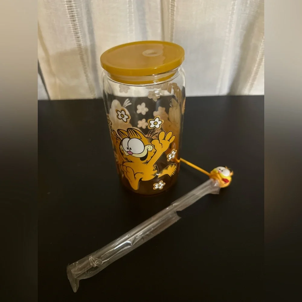 Garfield Themed Gift Set with cup and straw, key chain, Socks and Eye Mask - Picture 12 of 12